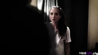 Братья жестко выебали симпатичную сестру во все дырки и обкончали ей лицо