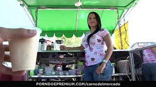 Парень пригласил фигуристую няшку на порно кастинг и отымел её до стонов