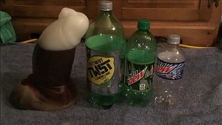 Толстуха в кружевном комбинезоне скачет на огромном дилдо